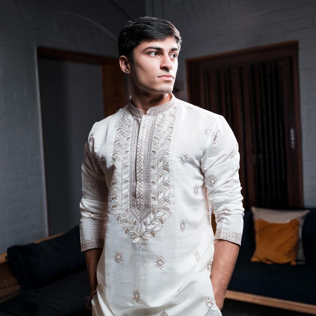 Suutraa Men's Silk Embroidered Off-White Kurta - suutraa.com