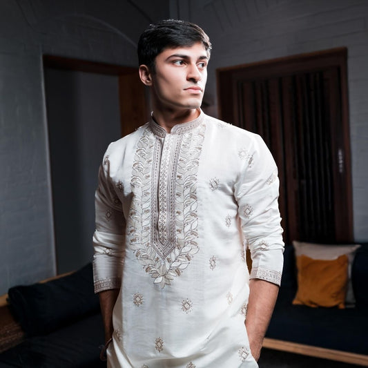 Suutraa Men's Silk Embroidered Off-White Kurta - suutraa.com