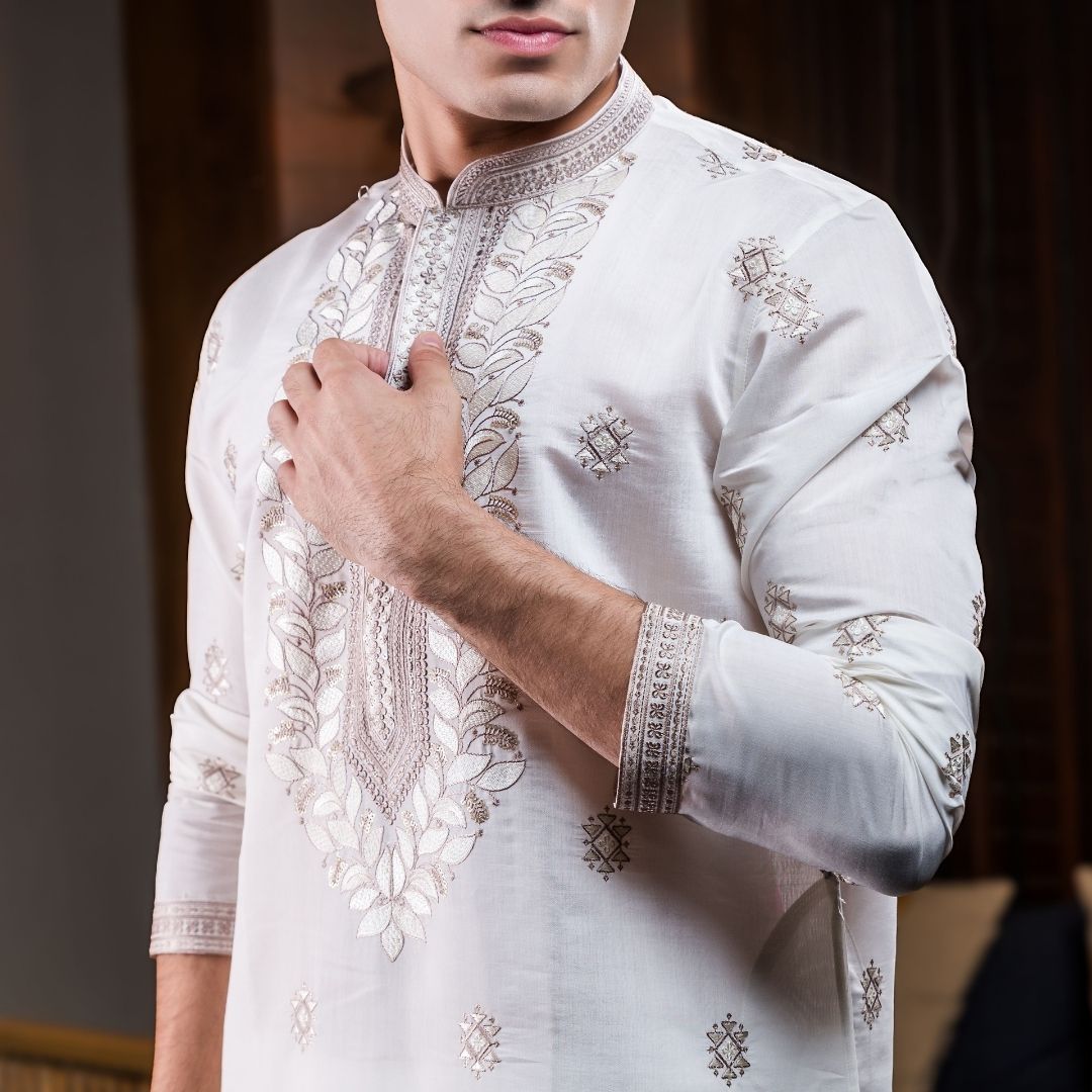Suutraa Men's Silk Embroidered Off-White Kurta - suutraa.com