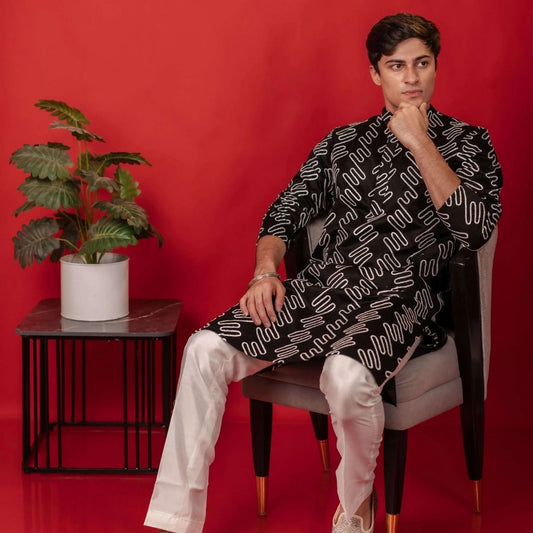 Suutraa Men's Black Linen Designer Thread Work Kurta - suutraa.com