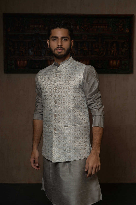 SUUTRAA MEN'S GREY SILK NEHRU JACKET