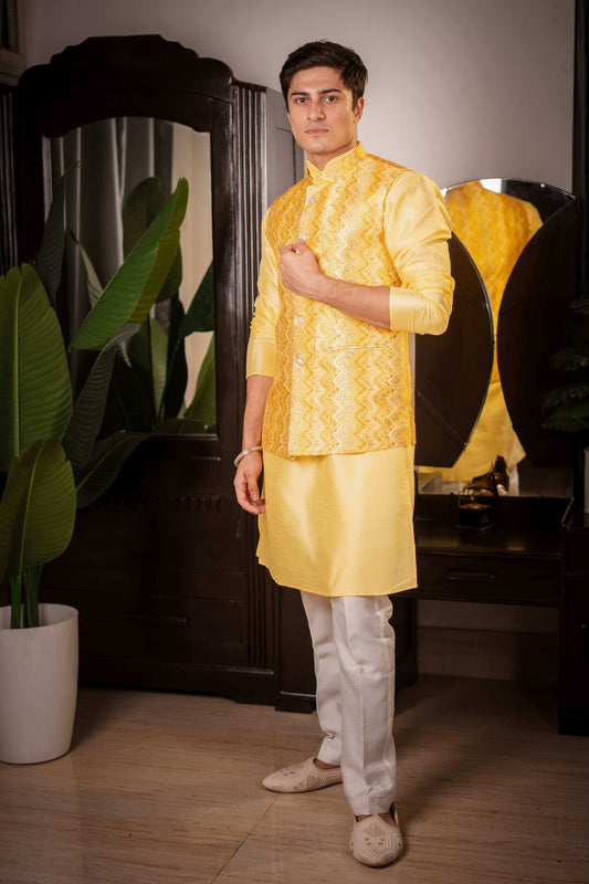 SUUTRAA MEN'S YELLOW SILK NEHRU JACKET